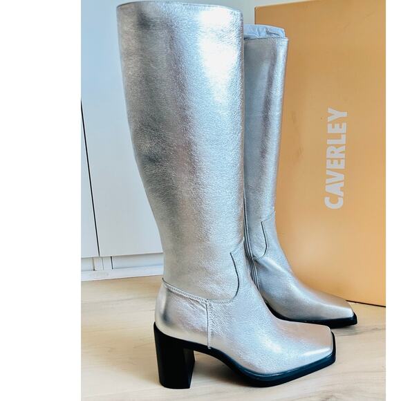 Women's Silver Leather Knee High Boots Size 7 Go Go Boots Concert Festival NEW - Picture 1 of 8